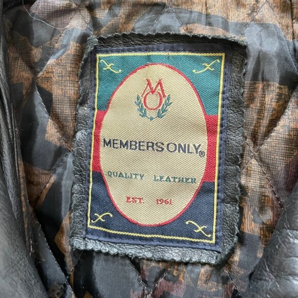 VINTAGE MEMBERS ONLY LEATHER JACKET IN BLACK - Picture 4 of 11